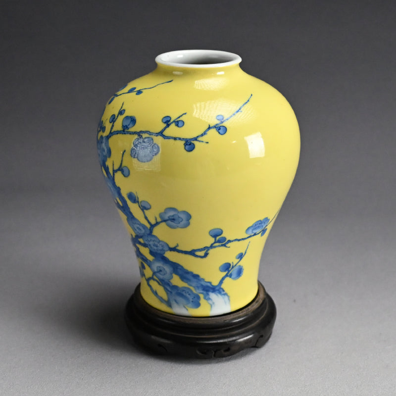 Yellow-glazed Plum Blossom Vase ー宮川 (真葛) 香山 “黄釉 花瓶”