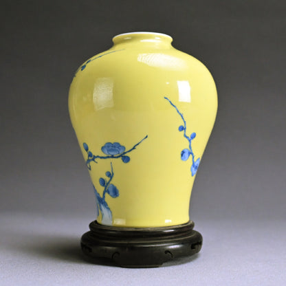 Yellow-glazed Plum Blossom Vase ー宮川 (真葛) 香山 “黄釉 花瓶”