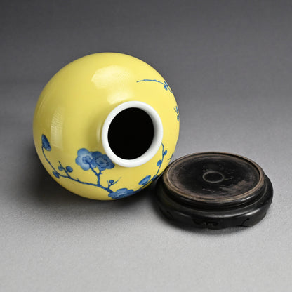 Yellow-glazed Plum Blossom Vase ー宮川 (真葛) 香山 “黄釉 花瓶”