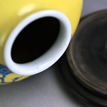 Yellow-glazed Plum Blossom Vase ー宮川 (真葛) 香山 “黄釉 花瓶”