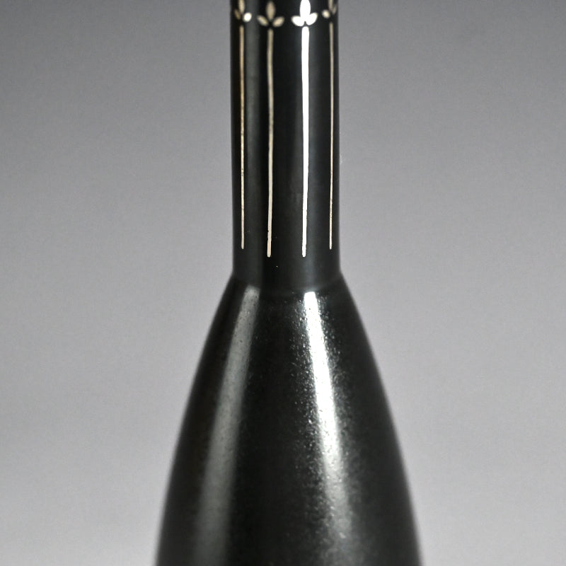 Silver Inlay Bronze Vase by LNT ー中川 衛 “銀象嵌花器芽生え”