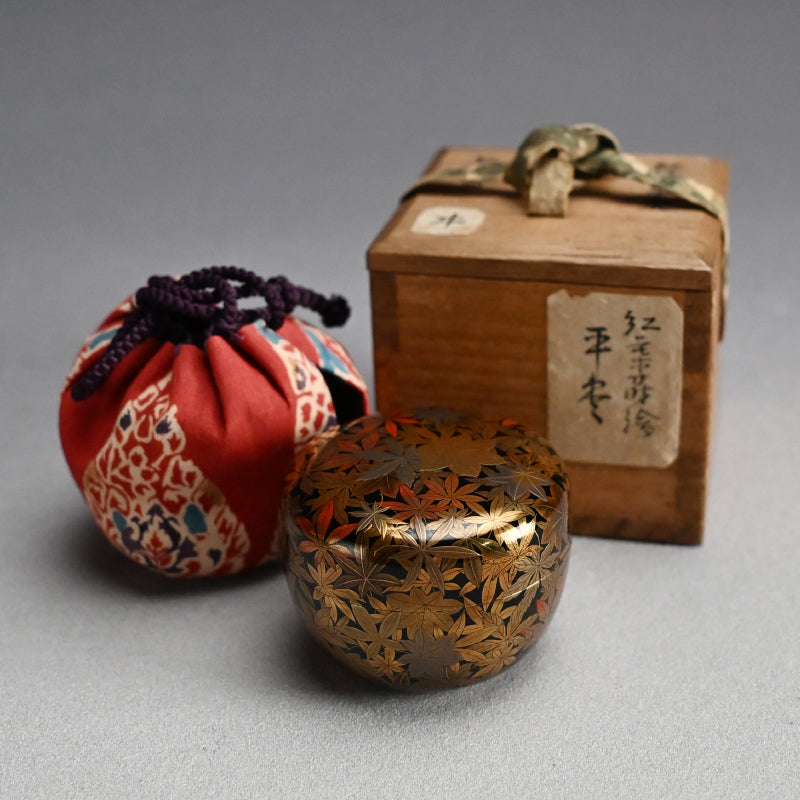 Antique Lacquer Natsume with Maple leaves by Shomosai ー松茂斎 “紅葉 平棗”