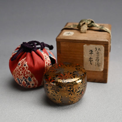 Antique Lacquer Natsume with Maple leaves by Shomosai ー松茂斎 “紅葉 平棗”