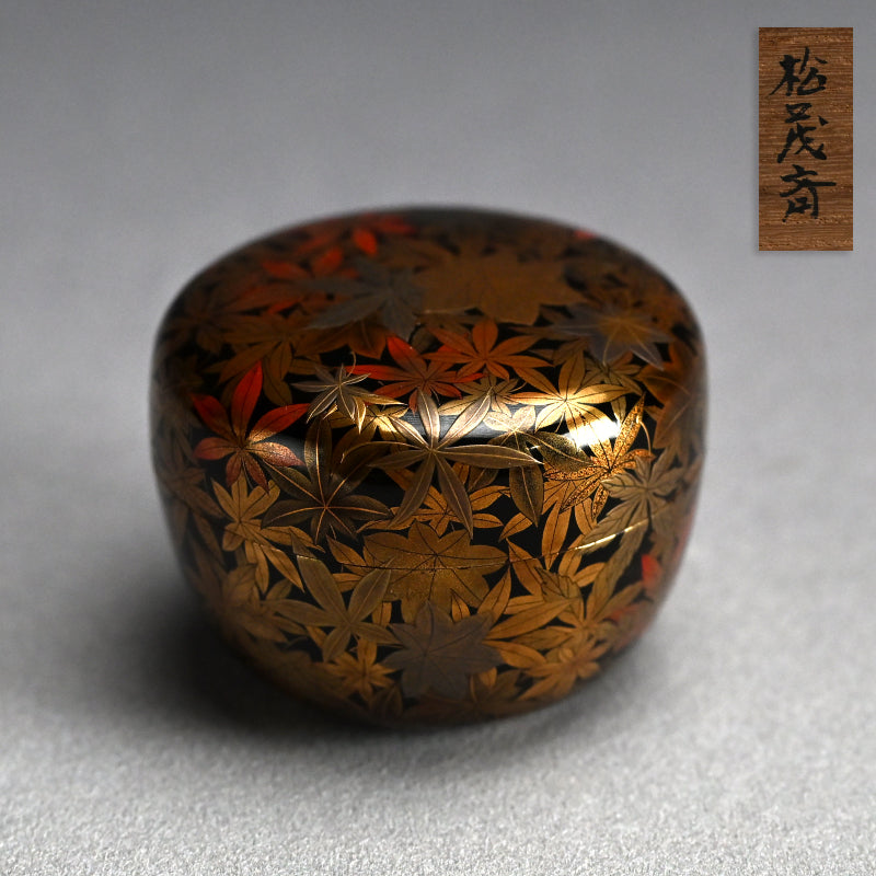 Antique Lacquer Natsume with Maple leaves by Shomosai ー松茂斎 “紅葉 平棗”