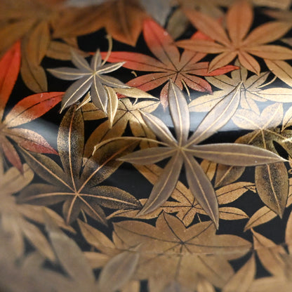 Antique Lacquer Natsume with Maple leaves by Shomosai ー松茂斎 “紅葉 平棗”