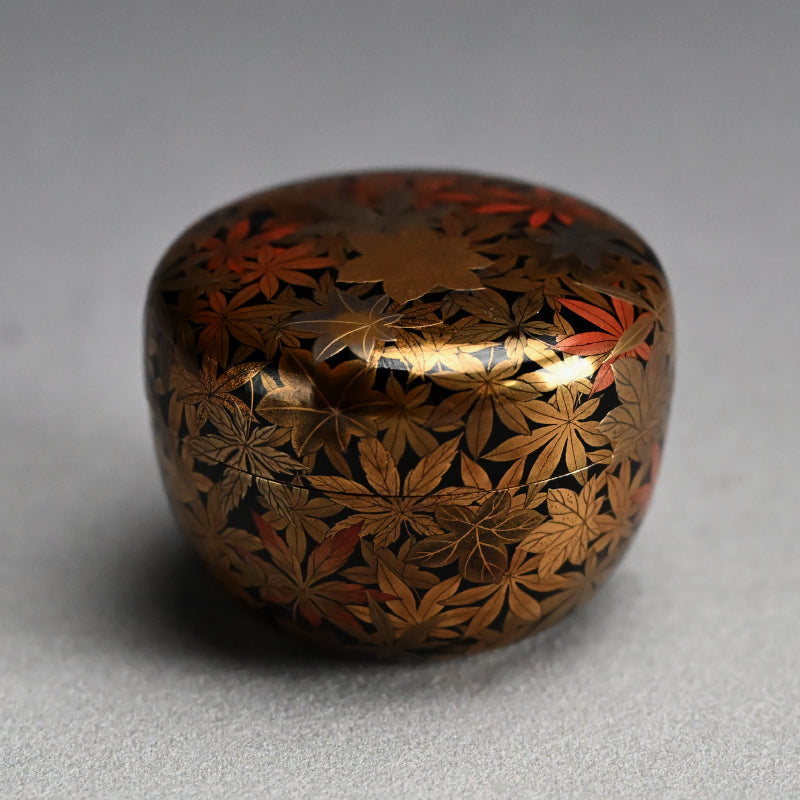 Antique Lacquer Natsume with Maple leaves by Shomosai ー松茂斎 “紅葉 平棗”