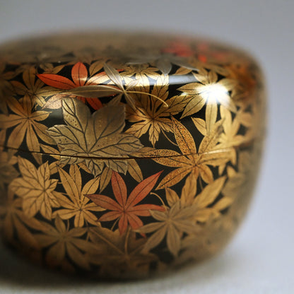 Antique Lacquer Natsume with Maple leaves by Shomosai ー松茂斎 “紅葉 平棗”