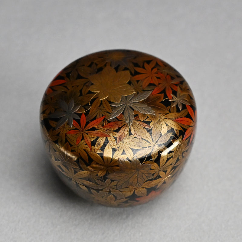 Antique Lacquer Natsume with Maple leaves by Shomosai ー松茂斎 “紅葉 平棗”