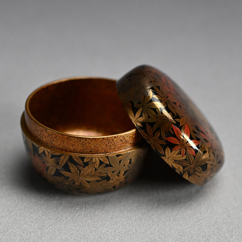 Antique Lacquer Natsume with Maple leaves by Shomosai ー松茂斎 “紅葉 平棗”