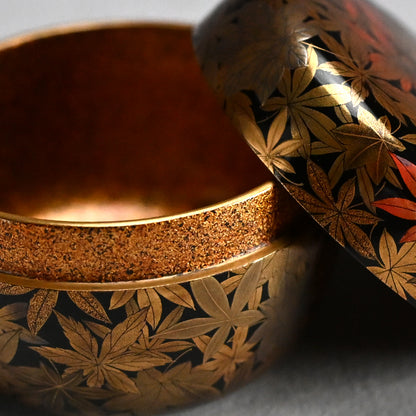 Antique Lacquer Natsume with Maple leaves by Shomosai ー松茂斎 “紅葉 平棗”