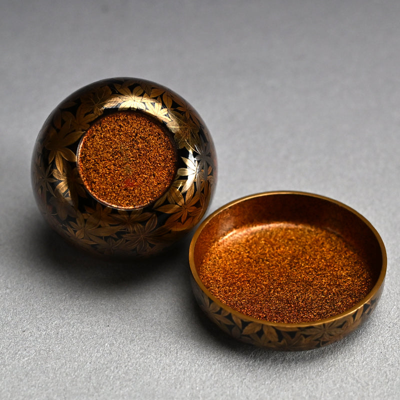 Antique Lacquer Natsume with Maple leaves by Shomosai ー松茂斎 “紅葉 平棗”