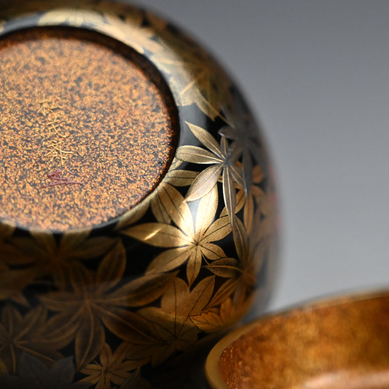 Antique Lacquer Natsume with Maple leaves by Shomosai ー松茂斎 “紅葉 平棗”