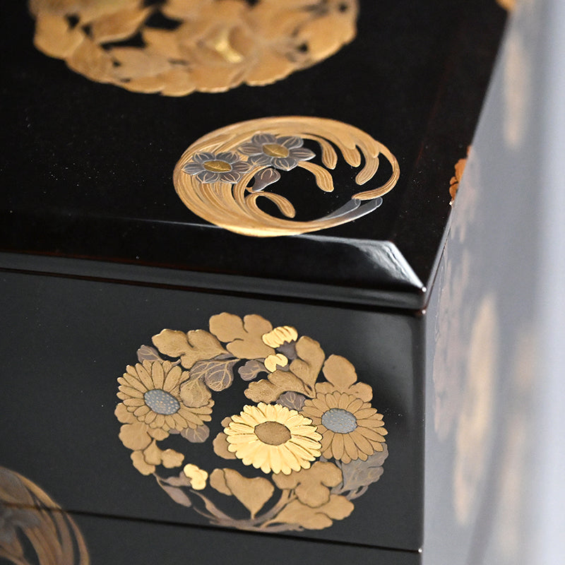 Exquisite Edo p. Japanese 4 Tiered Lacquer Box Set ー勝軍木庵 光英「花丸蒔画 重箱」