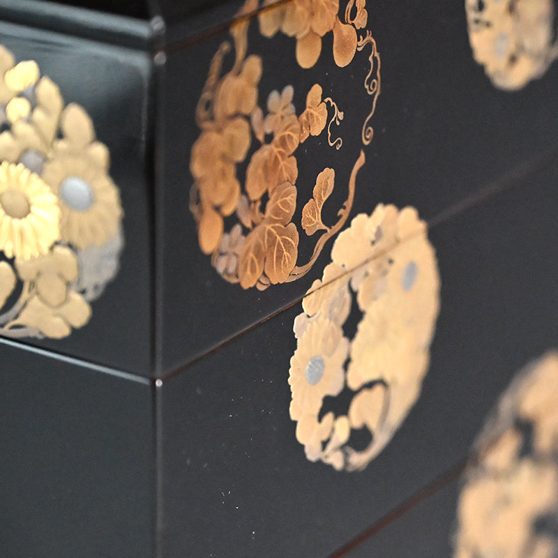 Exquisite Edo p. Japanese 4 Tiered Lacquer Box Set ー勝軍木庵 光英「花丸蒔画 重箱」