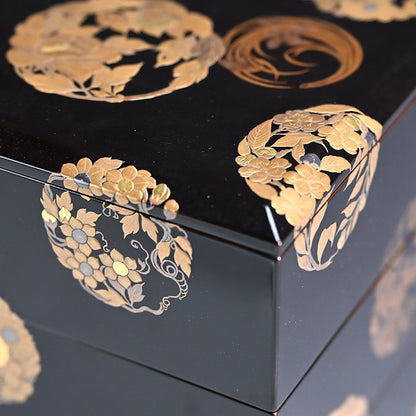 Exquisite Edo p. Japanese 4 Tiered Lacquer Box Set ー勝軍木庵 光英「花丸蒔画 重箱」