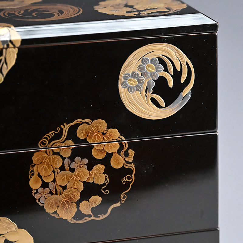 Exquisite Edo p. Japanese 4 Tiered Lacquer Box Set ー勝軍木庵 光英「花丸蒔画 重箱」