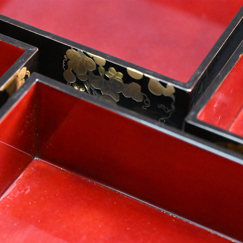 Exquisite Edo p. Japanese 4 Tiered Lacquer Box Set ー勝軍木庵 光英「花丸蒔画 重箱」