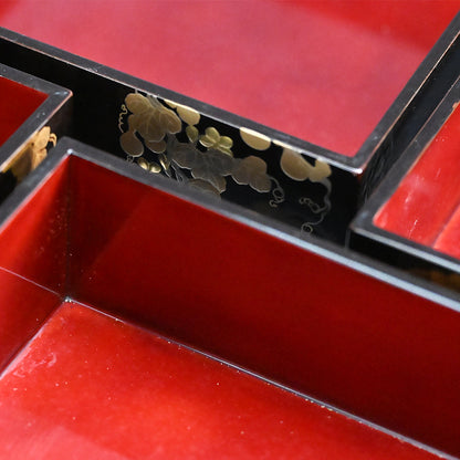 Exquisite Edo p. Japanese 4 Tiered Lacquer Box Set ー勝軍木庵 光英「花丸蒔画 重箱」