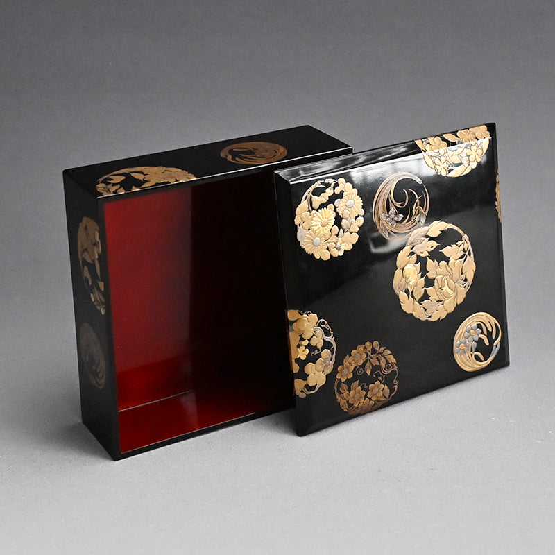Exquisite Edo p. Japanese 4 Tiered Lacquer Box Set ー勝軍木庵 光英「花丸蒔画 重箱」