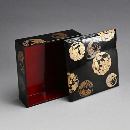 Exquisite Edo p. Japanese 4 Tiered Lacquer Box Set ー勝軍木庵 光英「花丸蒔画 重箱」