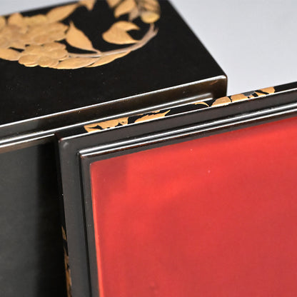 Exquisite Edo p. Japanese 4 Tiered Lacquer Box Set ー勝軍木庵 光英「花丸蒔画 重箱」