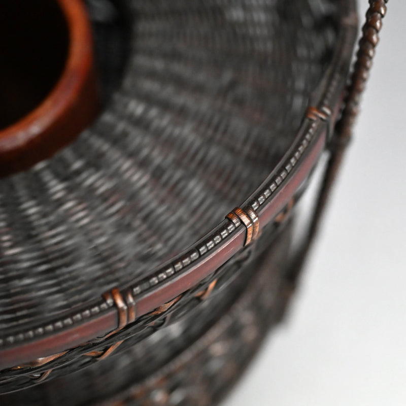 Chinese Style Woven Bamboo Basket ー鈴木 竹朋斎 "唐物写 手付花籠"