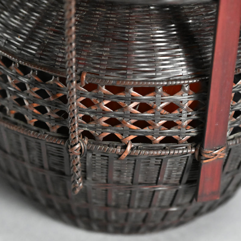 Chinese Style Woven Bamboo Basket ー鈴木 竹朋斎 "唐物写 手付花籠"
