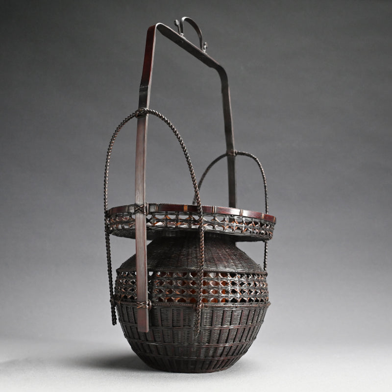 Chinese Style Woven Bamboo Basket ー鈴木 竹朋斎 "唐物写 手付花籠"