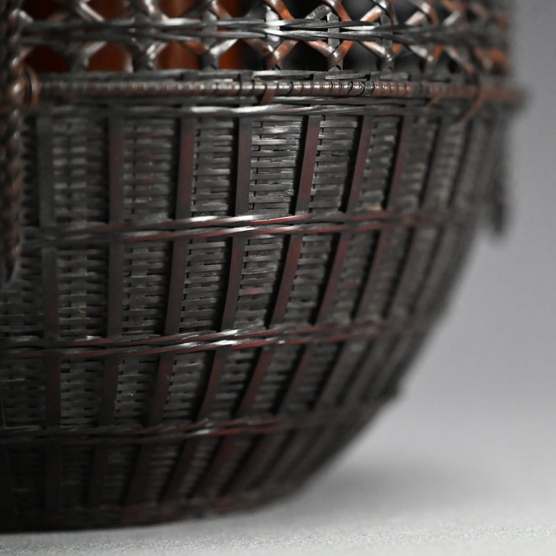 Chinese Style Woven Bamboo Basket ー鈴木 竹朋斎 "唐物写 手付花籠"