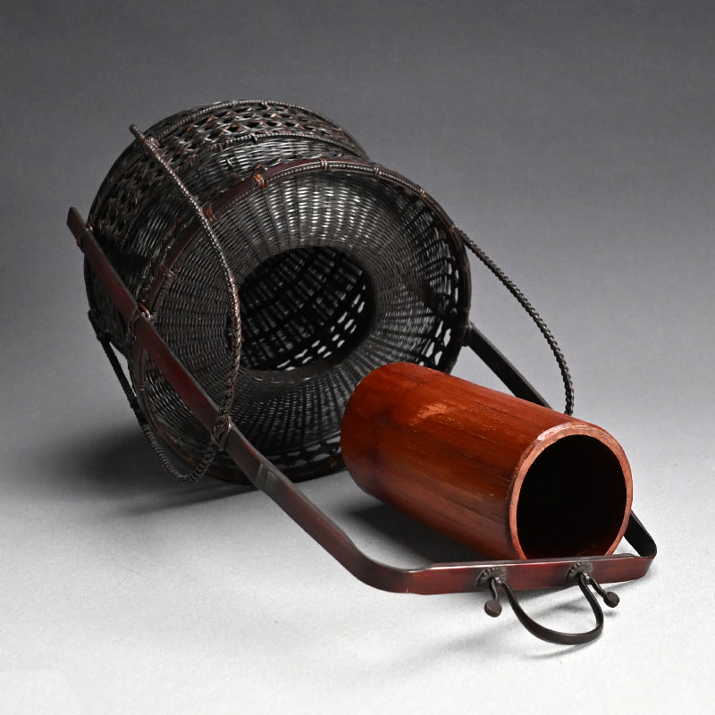 Chinese Style Woven Bamboo Basket ー鈴木 竹朋斎 "唐物写 手付花籠"