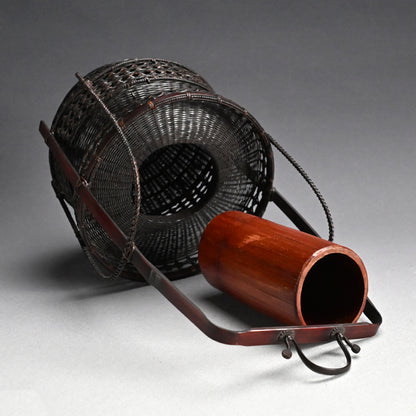Chinese Style Woven Bamboo Basket ー鈴木 竹朋斎 "唐物写 手付花籠"