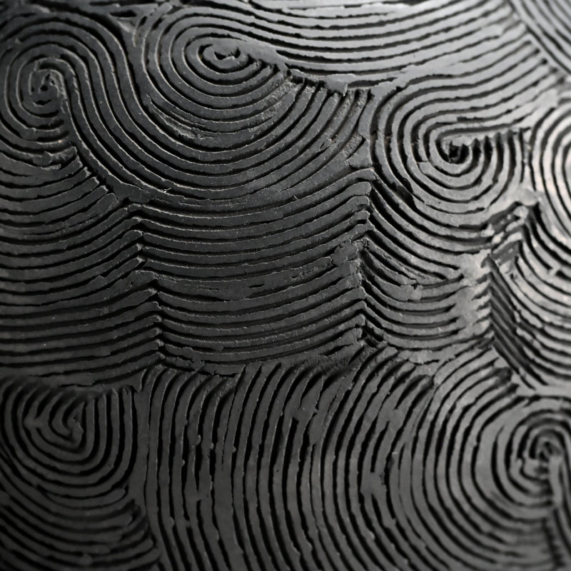 Kokuto Black Clay Wave Pattern Tsubo ー坂田 甚内 “黒陶窯変 波状文壺”