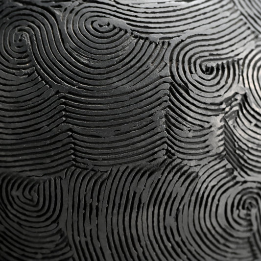 Kokuto Black Clay Wave Pattern Tsubo ー坂田 甚内 “黒陶窯変 波状文壺”