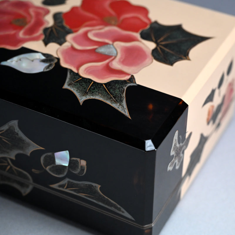 Mid-Century Lacquer Box ー泉 篤彦 "漆器立葵手箱"
