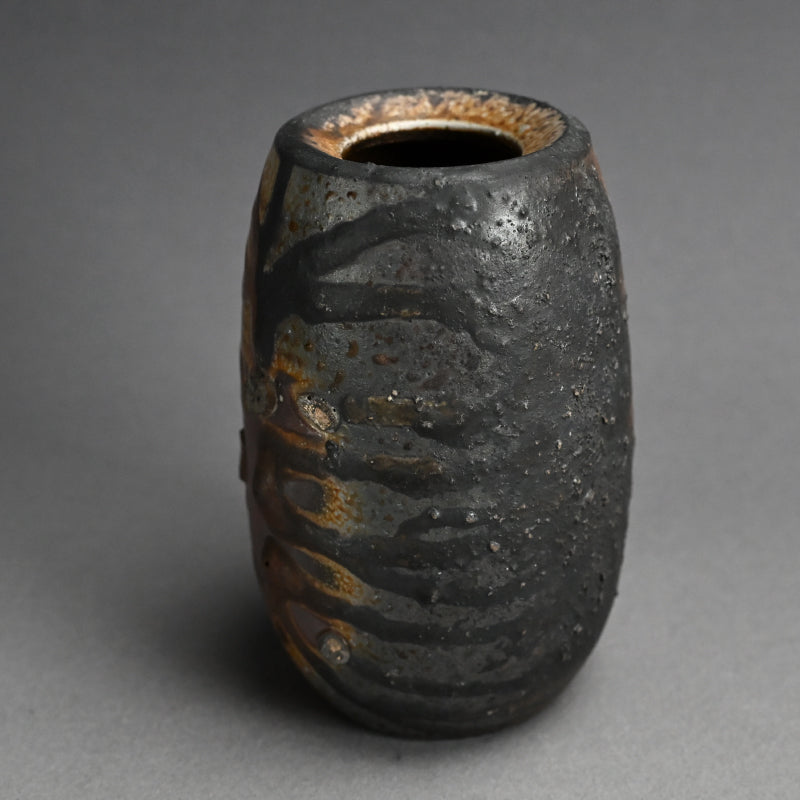 Dramatic Bizen Vessel ー森 敏彰 "備前 花入"