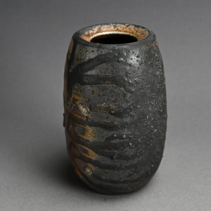 Dramatic Bizen Vessel ー森 敏彰 "備前 花入"