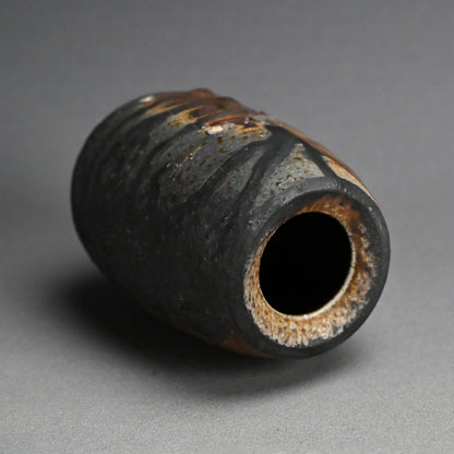 Dramatic Bizen Vessel ー森 敏彰 "備前 花入"