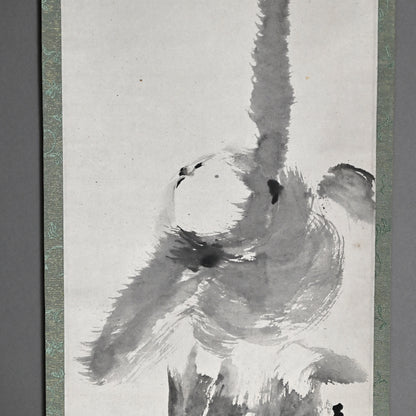 Scroll Pair, Monkeys Grasping for the Moon ー本多 天城 “猿猴圖”