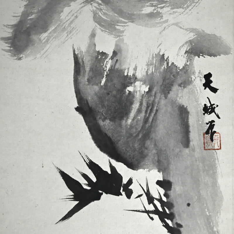 Scroll Pair, Monkeys Grasping for the Moon ー本多 天城 “猿猴圖”