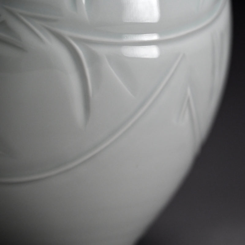 Hakuji Kabin Vase ー篠田 典明 “白磁花瓶”