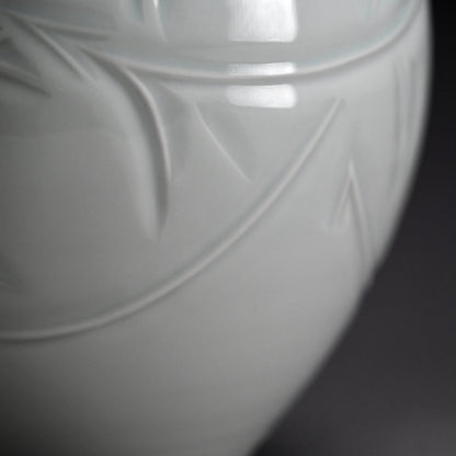 Hakuji Kabin Vase ー篠田 典明 “白磁花瓶”