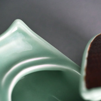 Boat-Shaped Koro Incense Burner ー宮川 (真葛) 香山 “青磁釉 香爐”