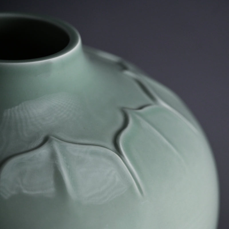 Tenryuji Seiji Celadon Vase ー加藤 渓山 "天龍寺青瓷刻 花生"