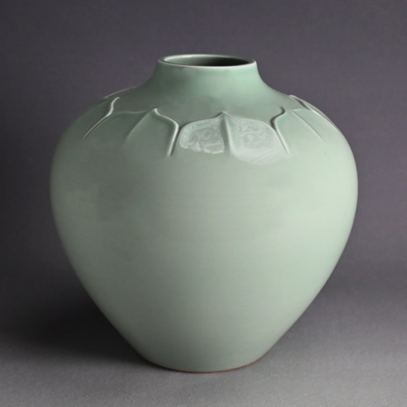 Tenryuji Seiji Celadon Vase ー加藤 渓山 "天龍寺青瓷刻 花生"