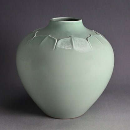 Tenryuji Seiji Celadon Vase ー加藤 渓山 "天龍寺青瓷刻 花生"