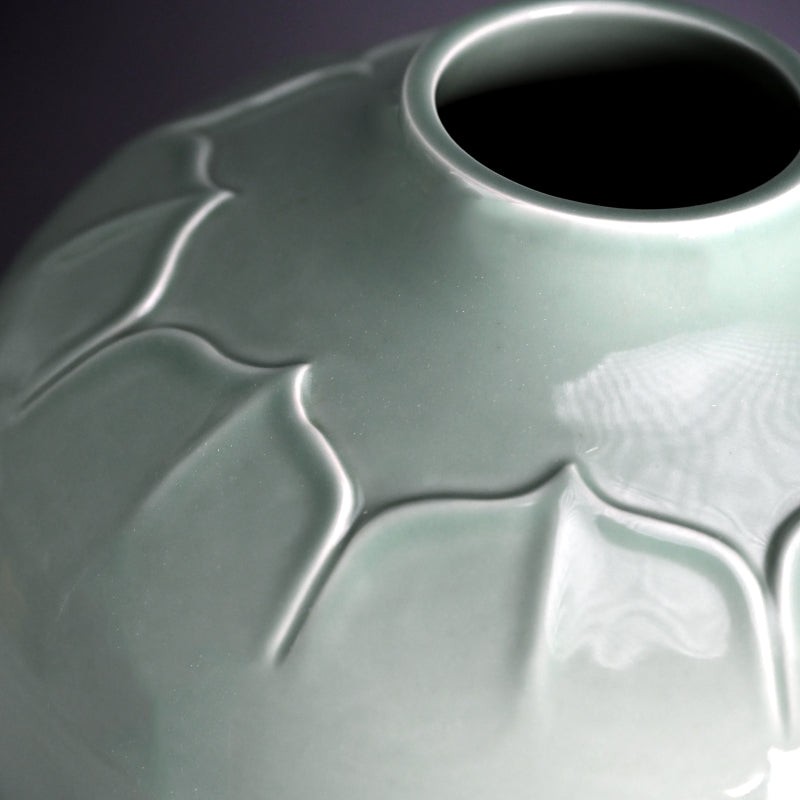 Tenryuji Seiji Celadon Vase ー加藤 渓山 "天龍寺青瓷刻 花生"