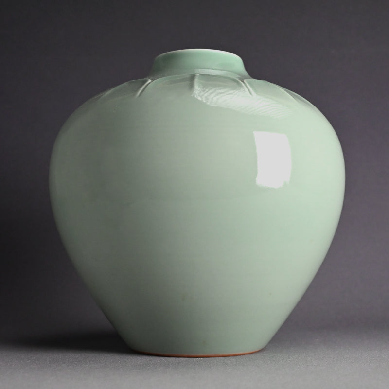 Tenryuji Seiji Celadon Vase ー加藤 渓山 "天龍寺青瓷刻 花生"