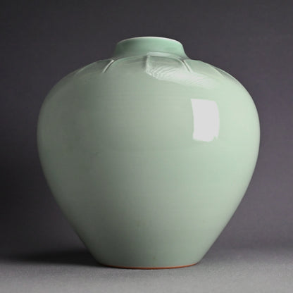 Tenryuji Seiji Celadon Vase ー加藤 渓山 "天龍寺青瓷刻 花生"