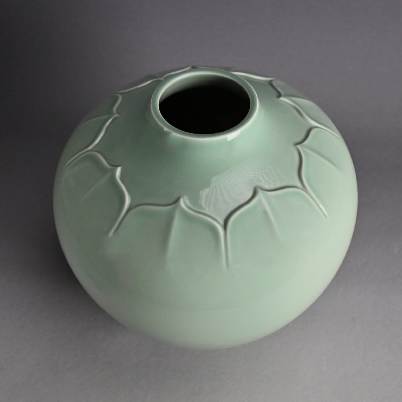 Tenryuji Seiji Celadon Vase ー加藤 渓山 "天龍寺青瓷刻 花生"