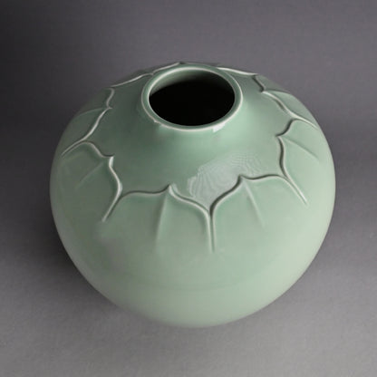 Tenryuji Seiji Celadon Vase ー加藤 渓山 "天龍寺青瓷刻 花生"